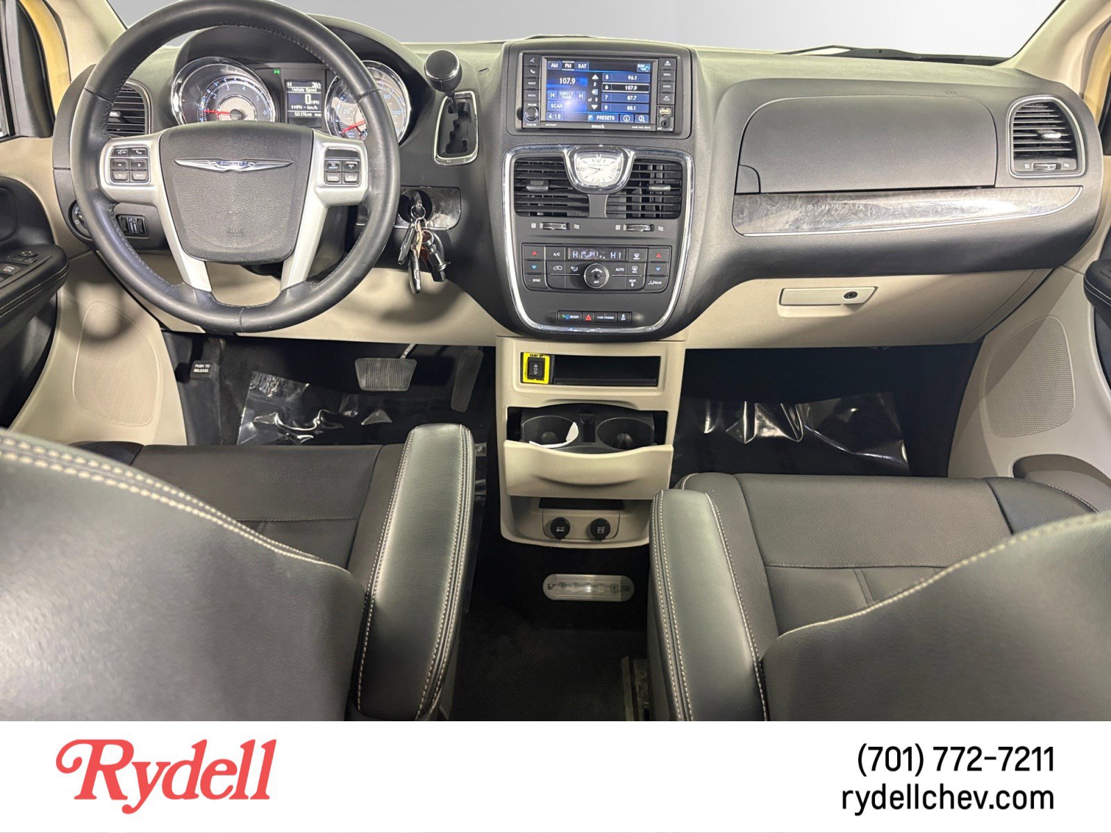 Used 2016 Chrysler Town & Country Touring image 12