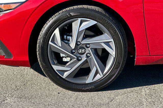 Used 2025 Hyundai Elantra Sport image 26