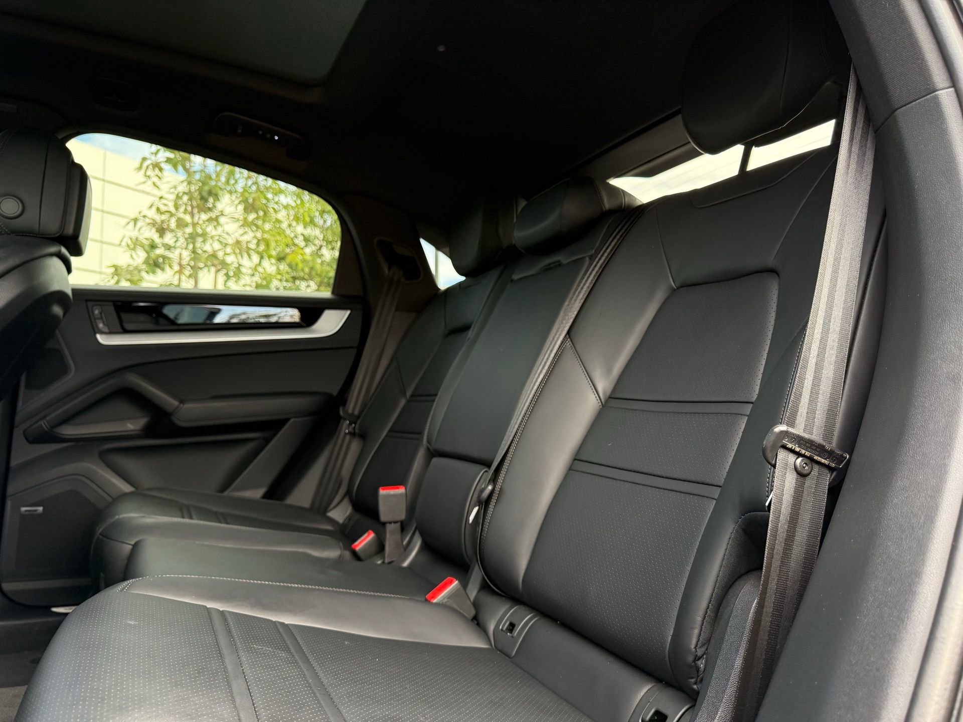 Used 2025 Porsche Cayenne Coupe image 29