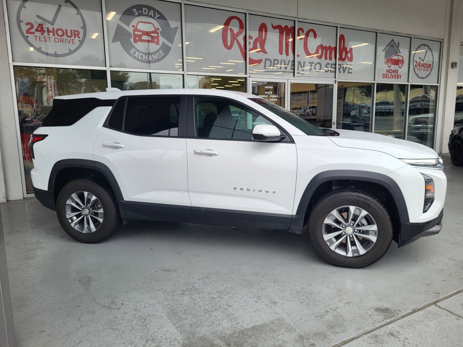 Used 2026 Chevrolet Equinox LT w/ Safety and Technology Package image 2