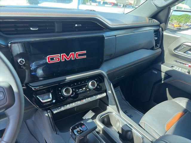 Used 2023 GMC Sierra 1500 AT4 w/ AT4 Premium Package AWD/4WD image 4