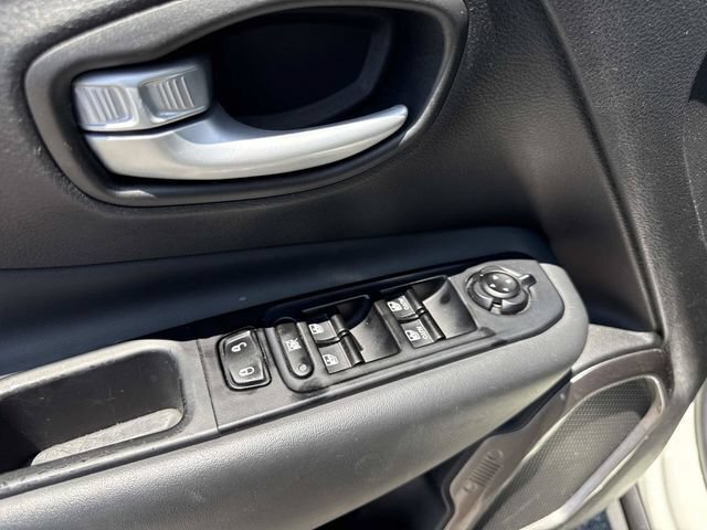 Used 2023 Jeep Renegade Latitude AWD/4WD image 18
