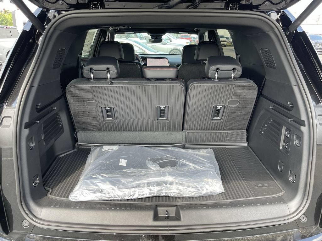 New 2026 Chevrolet Traverse RS w/ LPO, Floor Liner Package AWD/4WD image 25