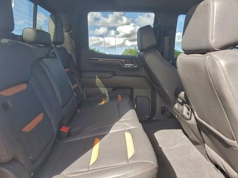 Used 2024 GMC Sierra 1500 AT4 w/ Technology Package image 10