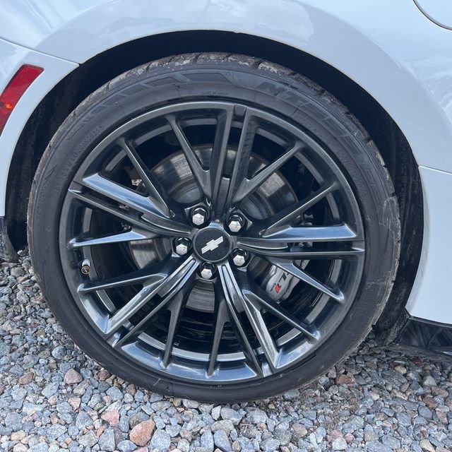 Used 2019 Chevrolet Camaro ZL1 RWD image 10