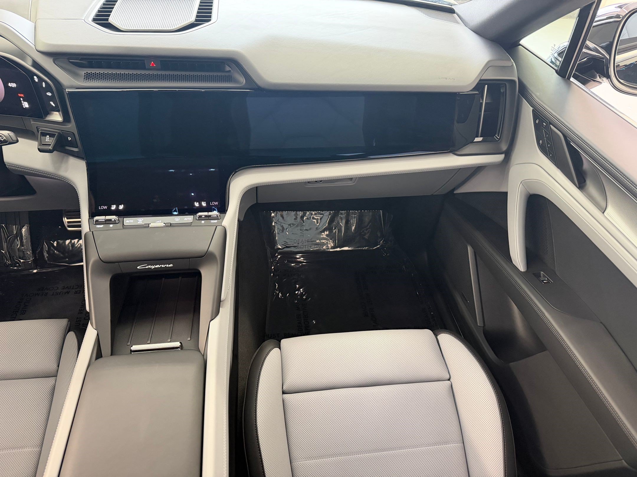 New 2026 Porsche Cayenne Electric AWD/4WD image 32