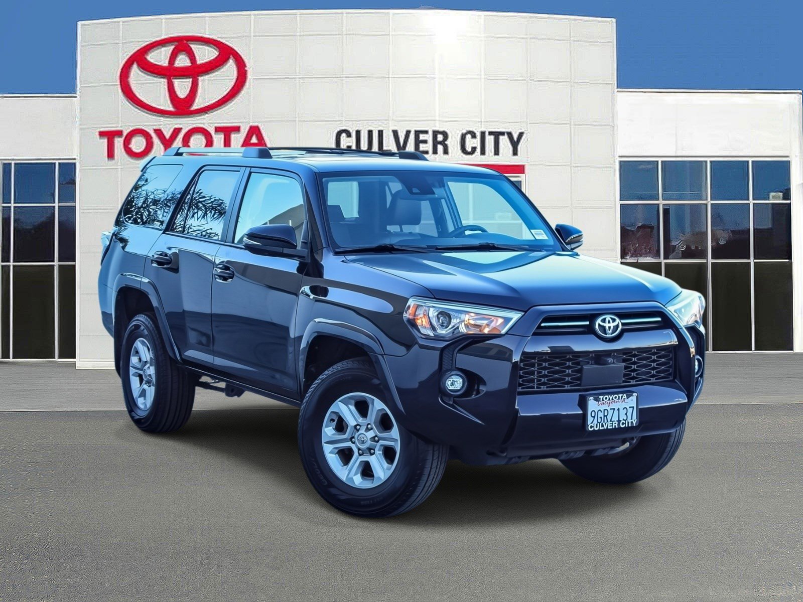 Certified 2022 Toyota 4Runner SR5 Premium image 1