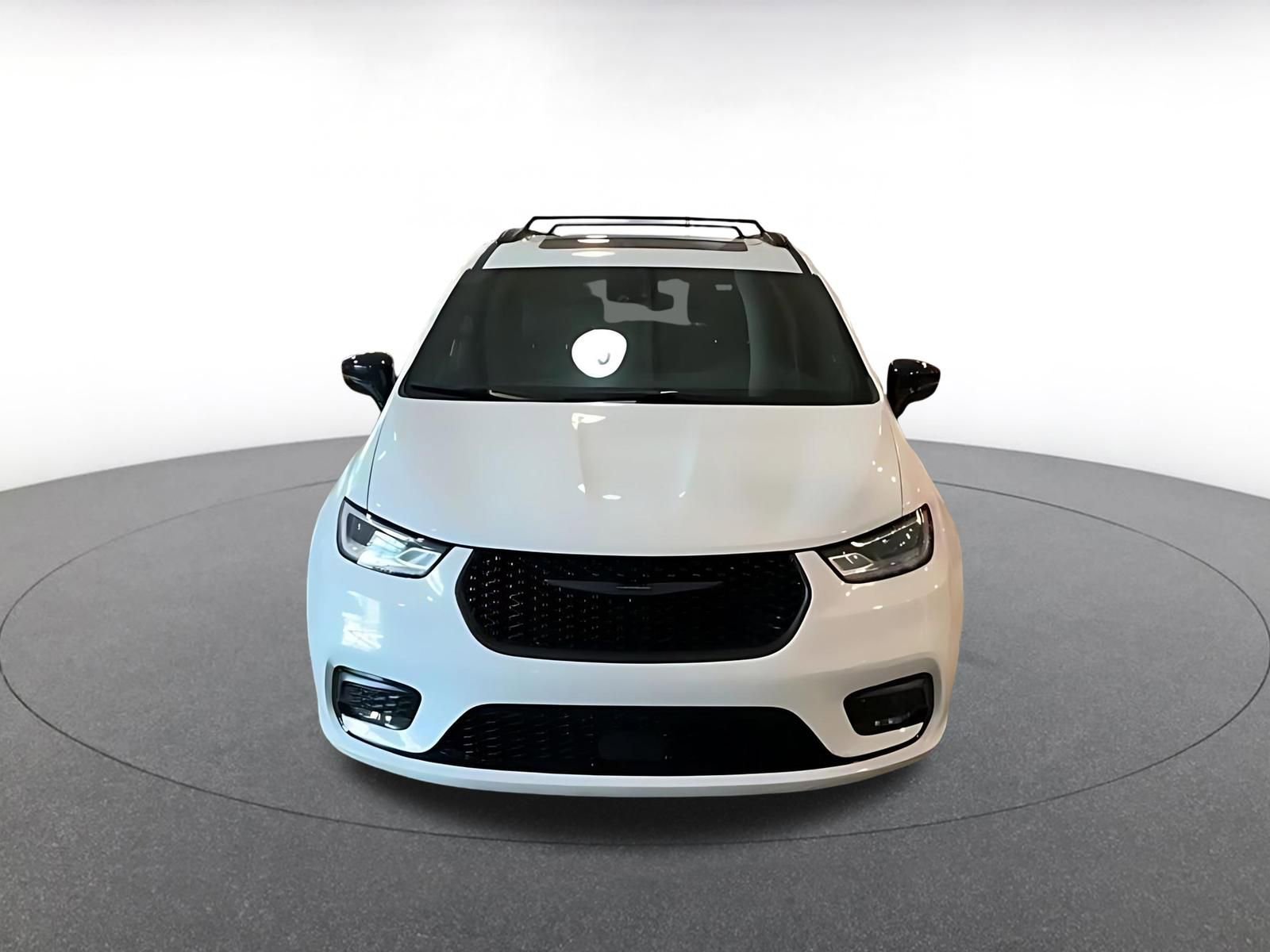 Used 2025 Chrysler Pacifica Limited FWD image 4