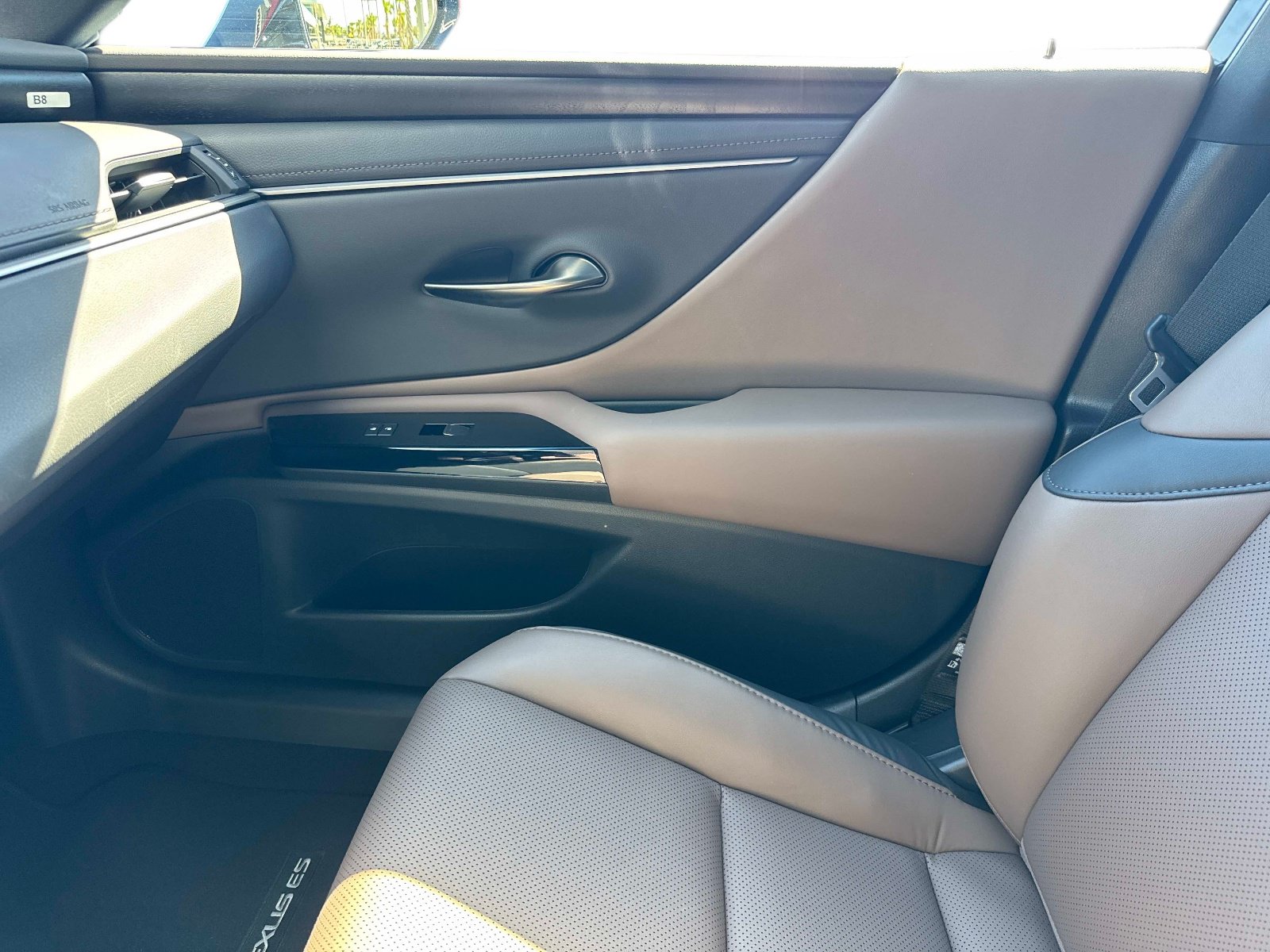 Certified 2025 Lexus ES 350 w/ Premium Package FWD image 22