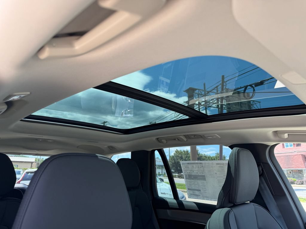 New 2026 Volvo XC90 B6 Plus w/ Protection Package Premier AWD/4WD image 10
