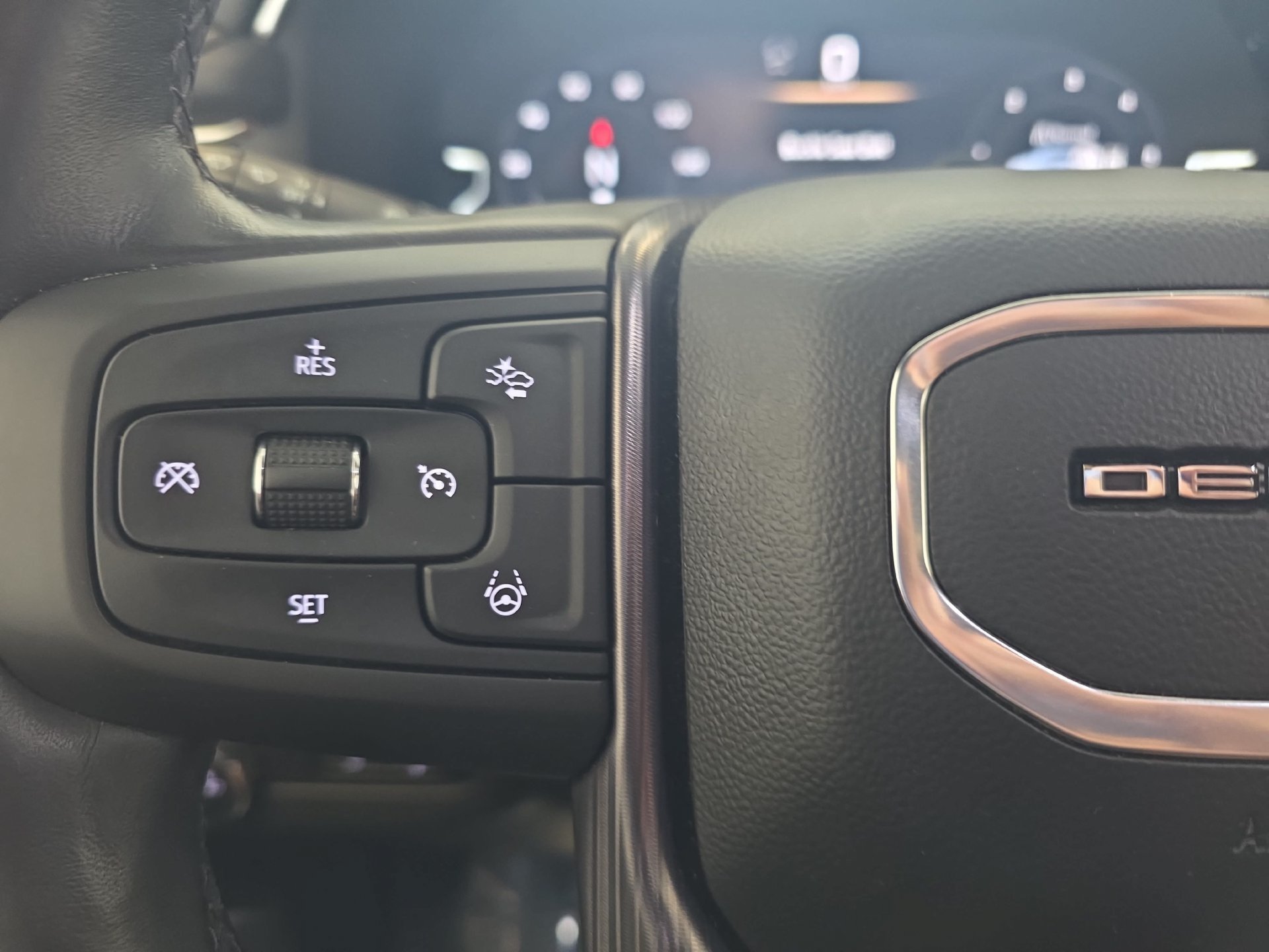 Used 2023 GMC Yukon Denali Ultimate AWD/4WD image 17