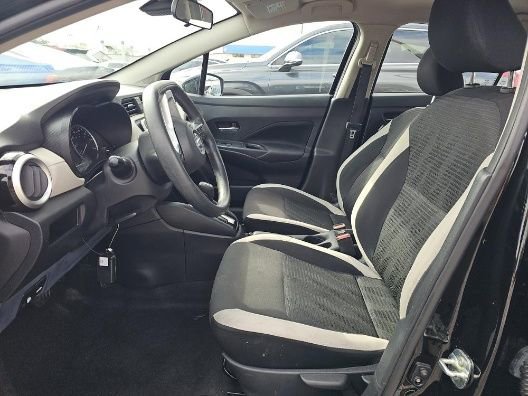 Used 2022 Nissan Versa SV image 5