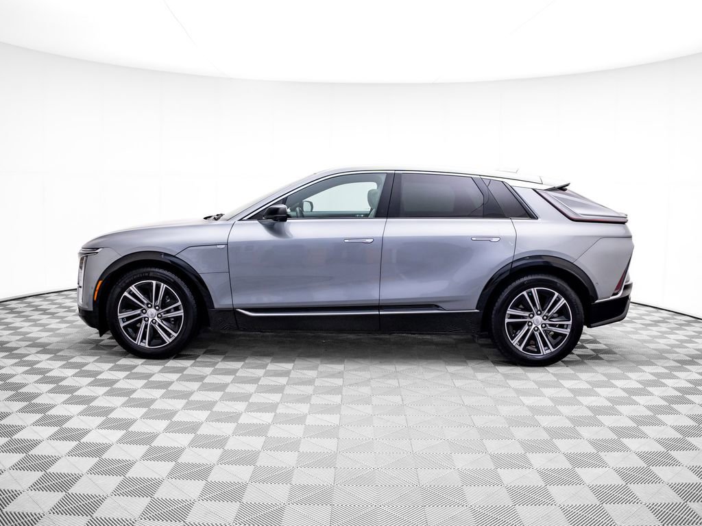 Used 2024 Cadillac Lyriq Luxury AWD/4WD image 2
