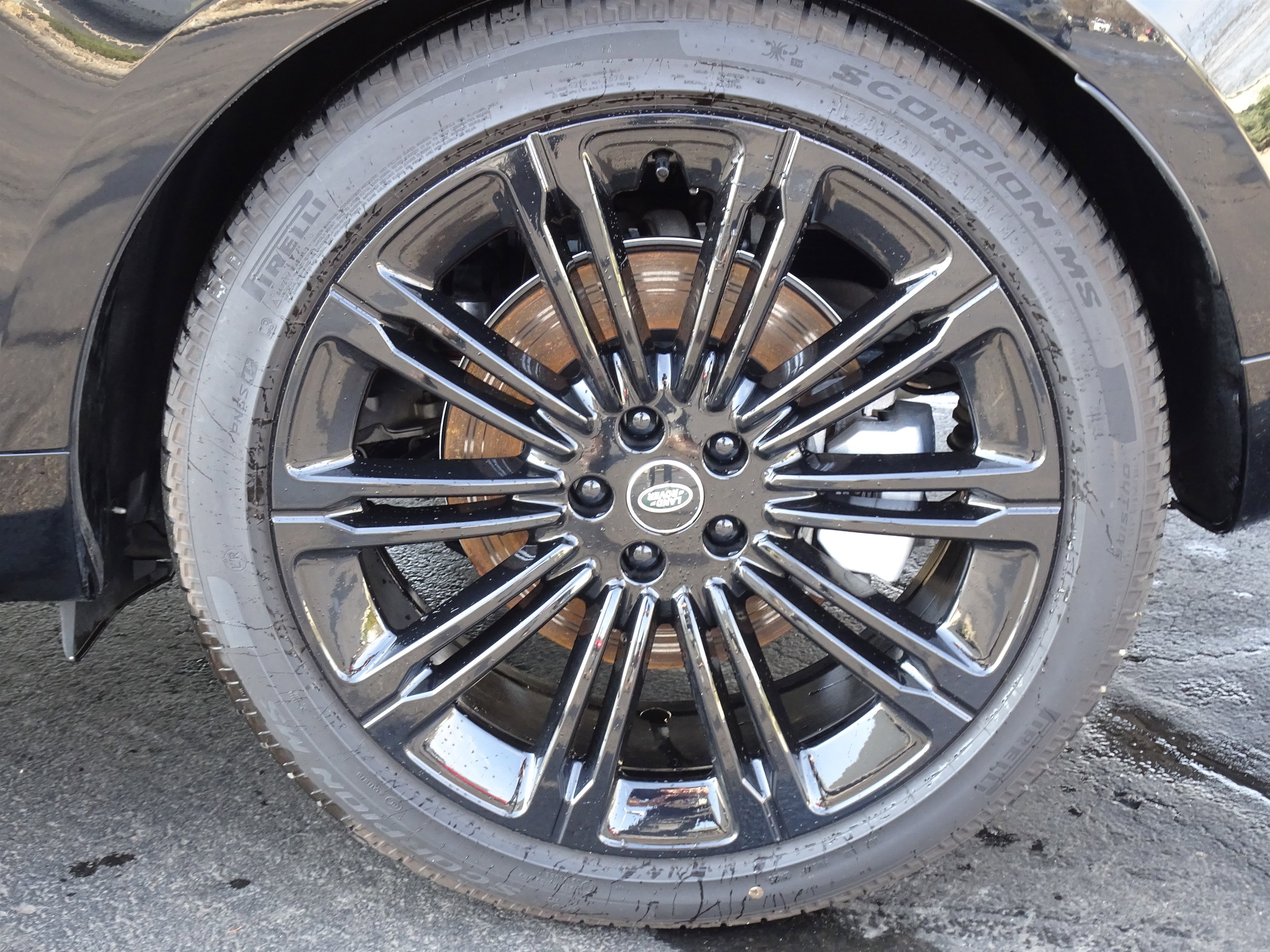 Certified 2025 Land Rover Range Rover SE image 36