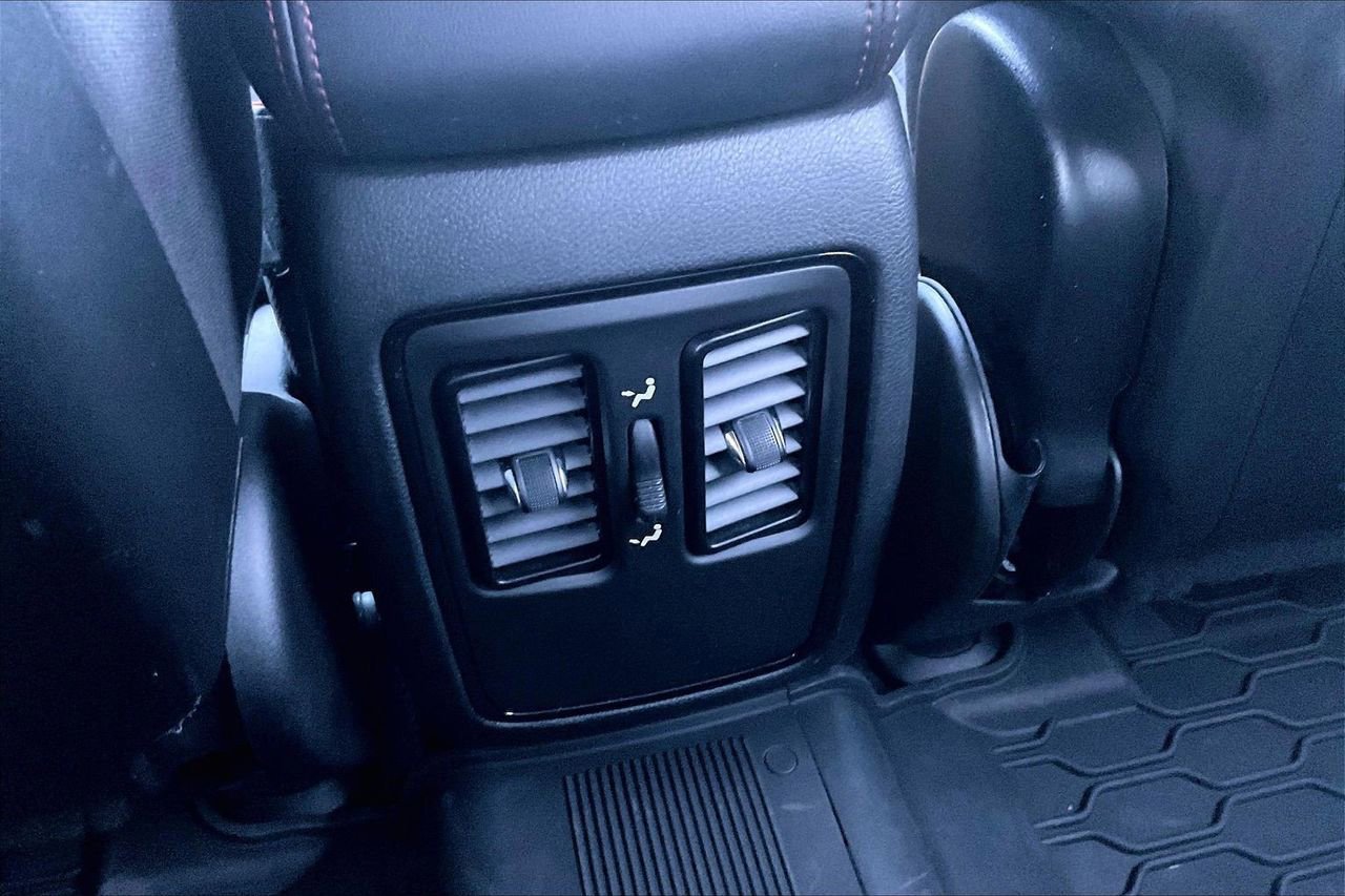 Certified 2024 Dodge Durango R/T w/ Blacktop Package AWD/4WD image 17