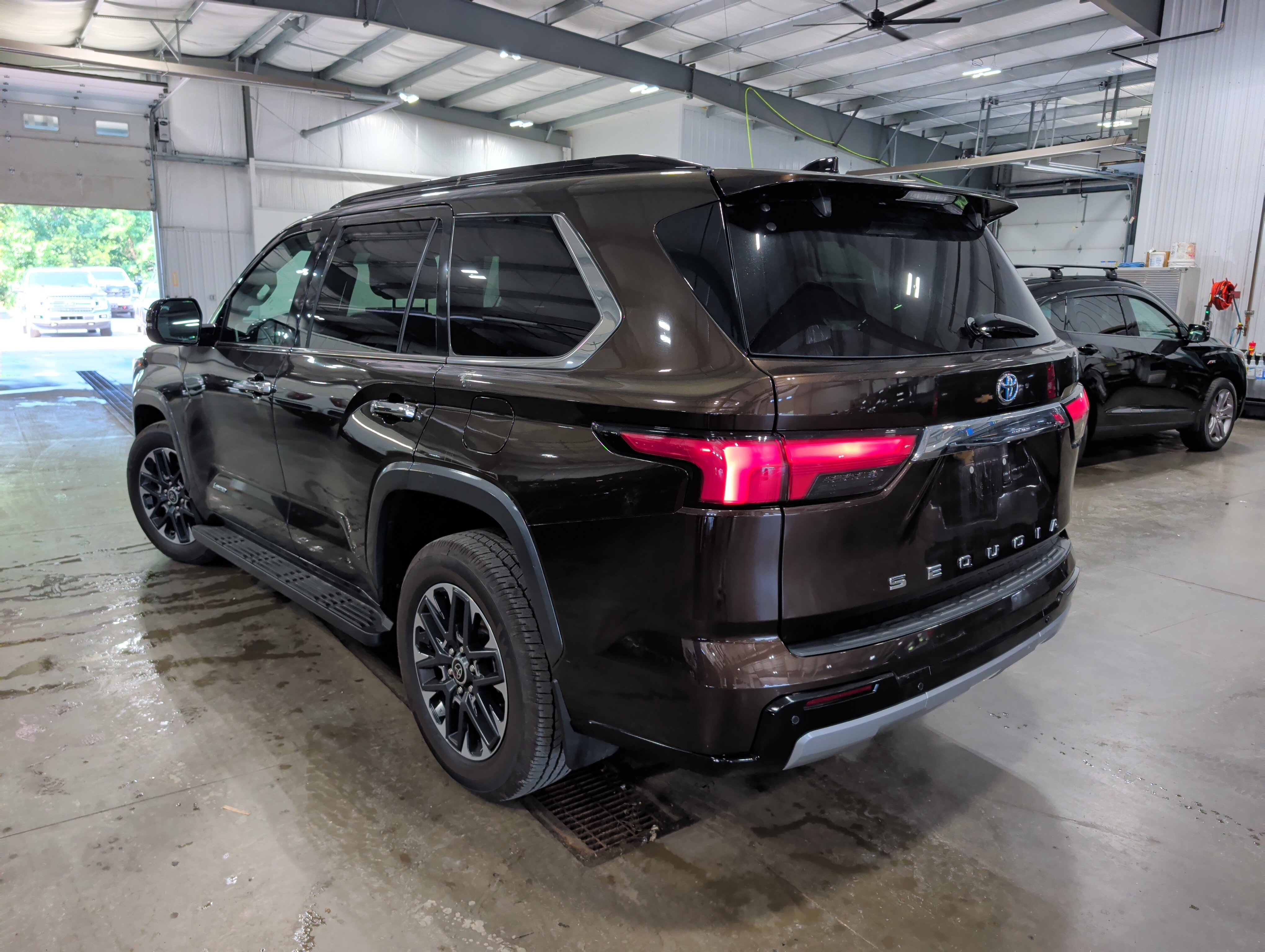 Used 2023 Toyota Sequoia Limited AWD/4WD image 4
