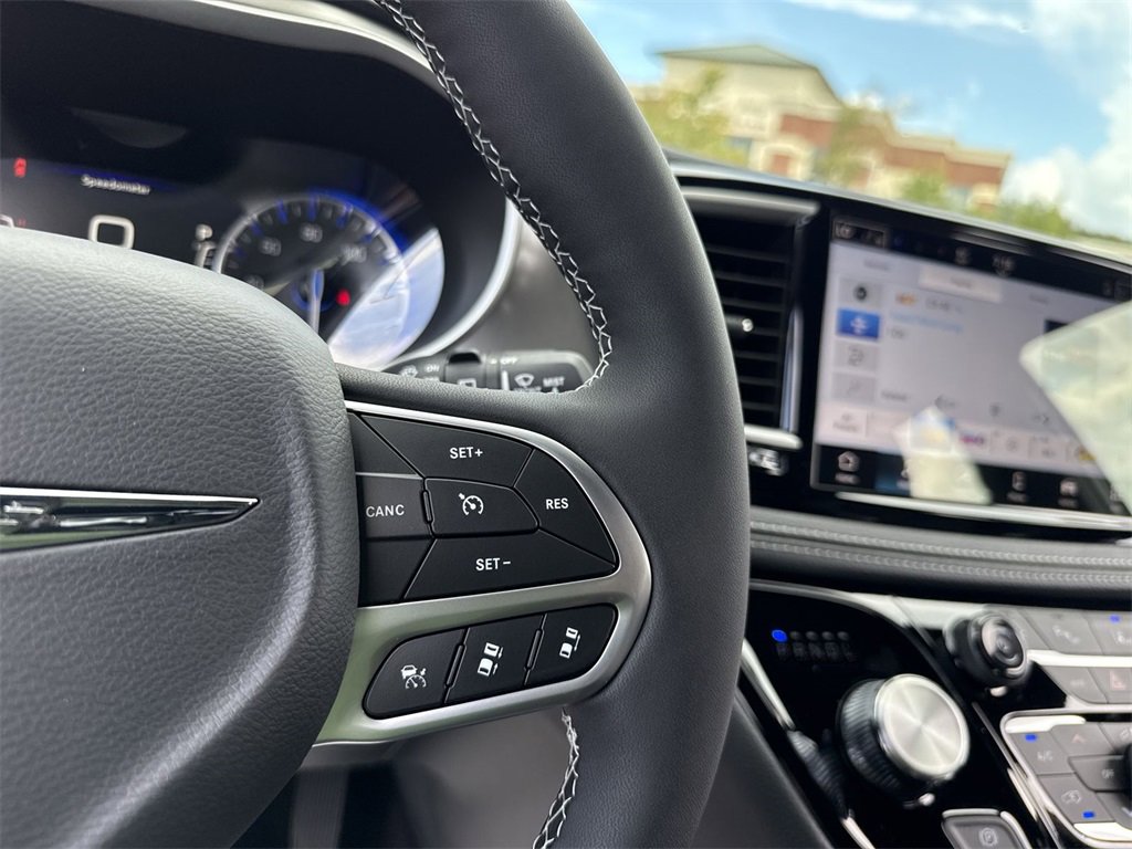 New 2026 Chrysler Pacifica Select image 15