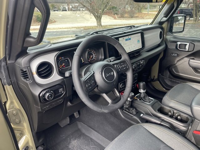 Used 2025 Jeep Gladiator Willys image 12