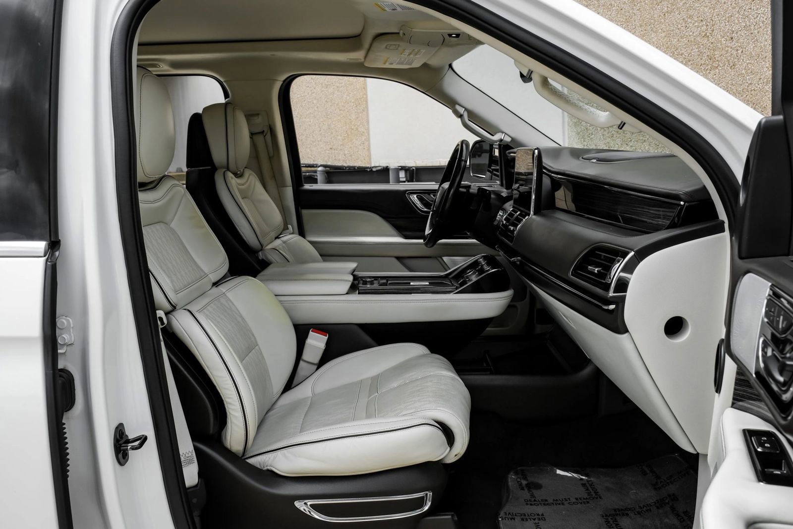 Used 2020 Lincoln Navigator Black Label w/ Cargo Convenience Package AWD/4WD image 33