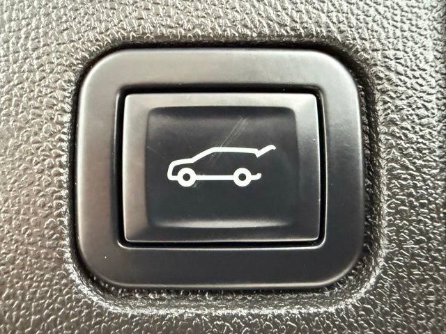 Used 2022 GMC Terrain SLT w/ Infotainment Package II image 13