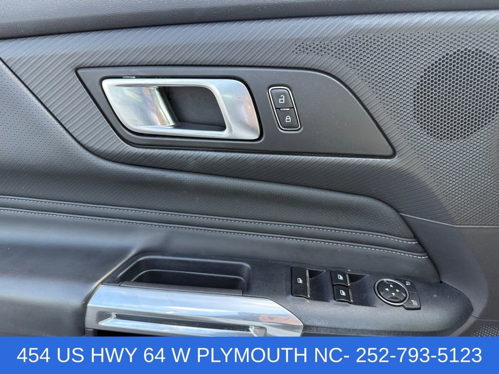 Used 2025 Ford Mustang Premium RWD image 17