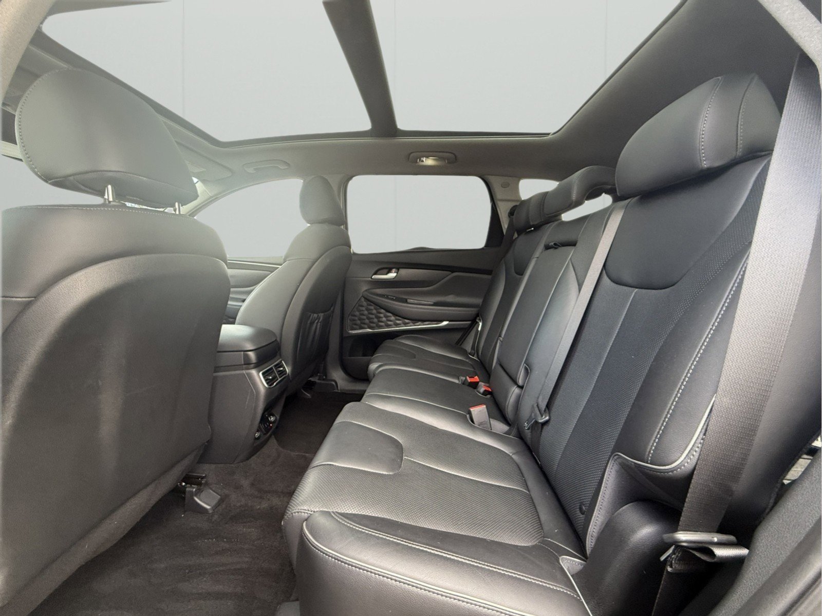 Used 2021 Hyundai Santa Fe Limited w/ Cargo Package image 8