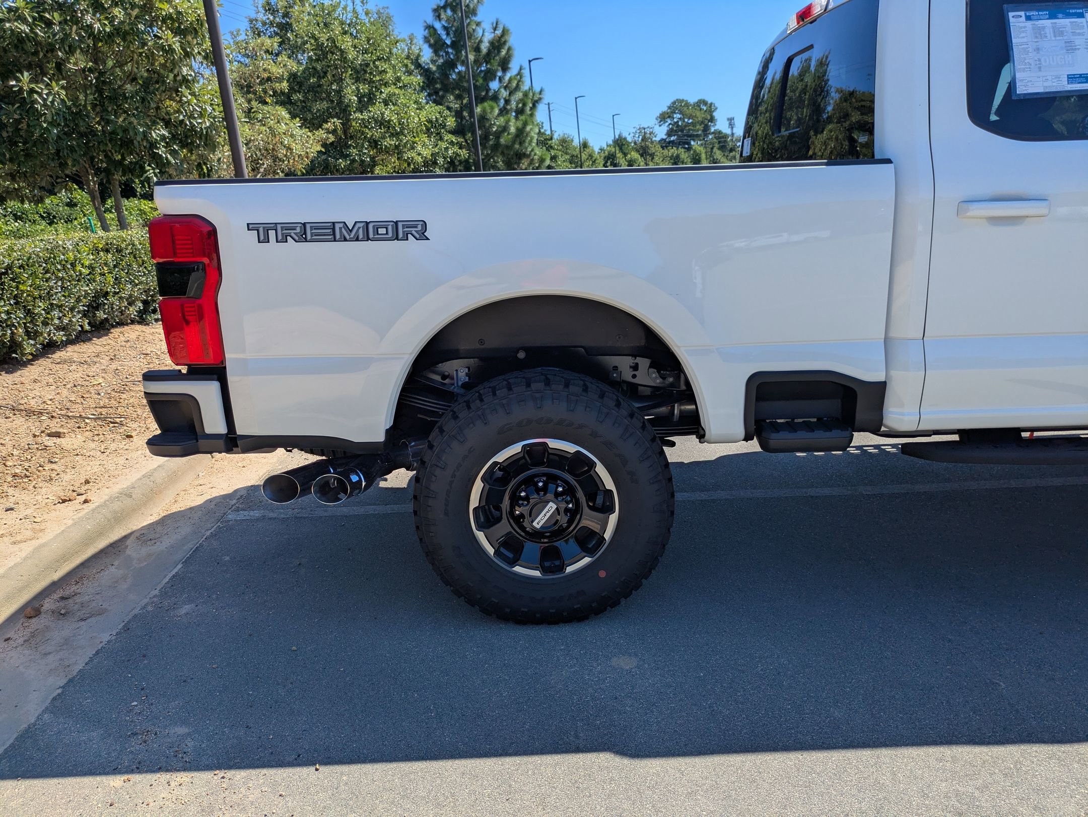 New 2026 Ford F250 Platinum w/ Tremor Off-Road Package image 39