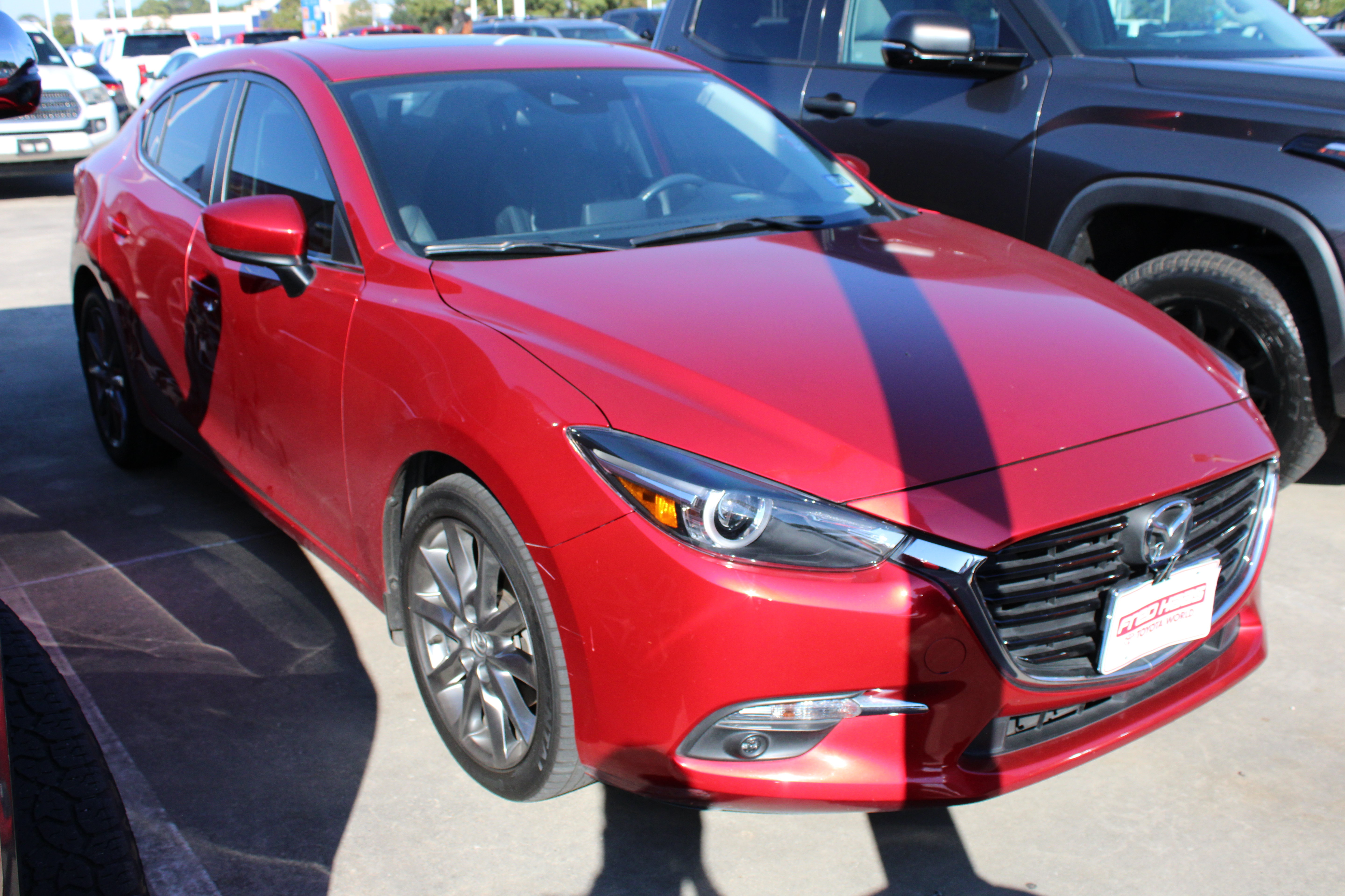 Used 2018 MAZDA MAZDA3 Grand Touring FWD image 2