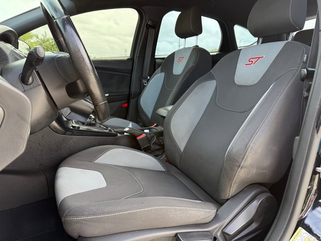 Used 2017 Ford Focus ST image 14