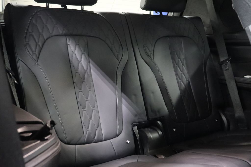 Used 2021 BMW ALPINA XB7 image 24
