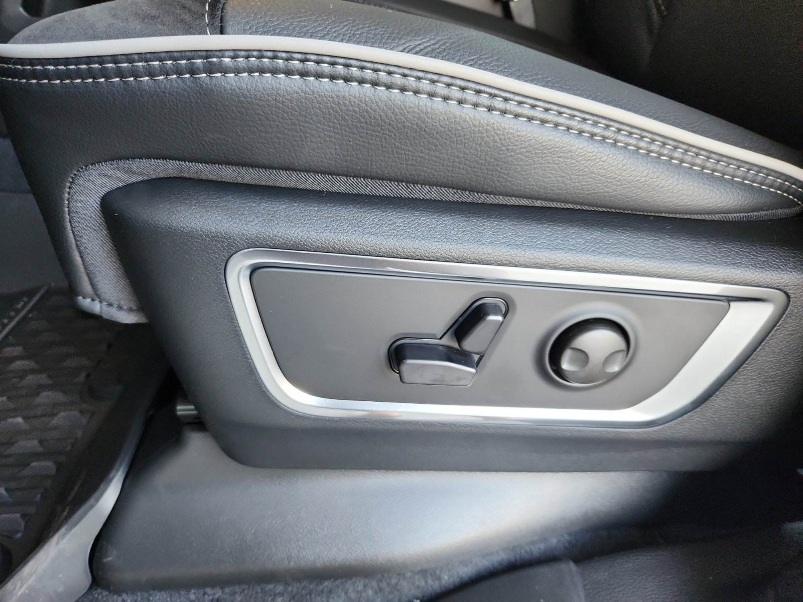 New 2026 RAM 1500 Laramie image 14