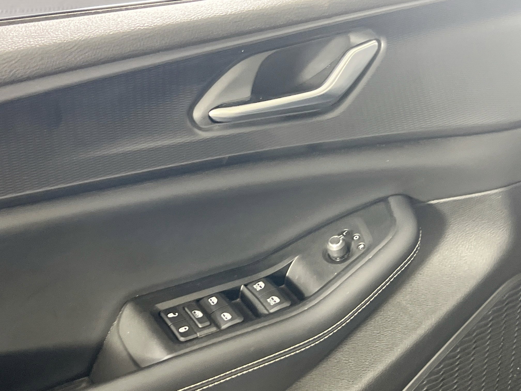Used 2023 Jeep Grand Cherokee L Laredo AWD/4WD image 17
