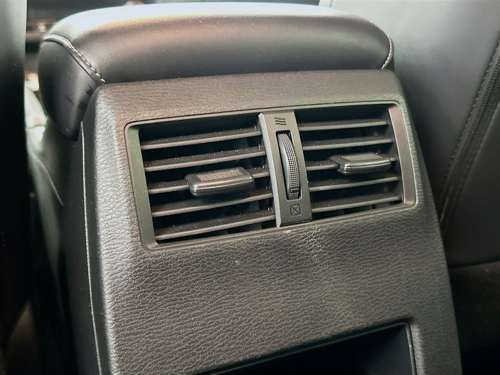 Used 2024 Mitsubishi Outlander SE Black Edition image 28