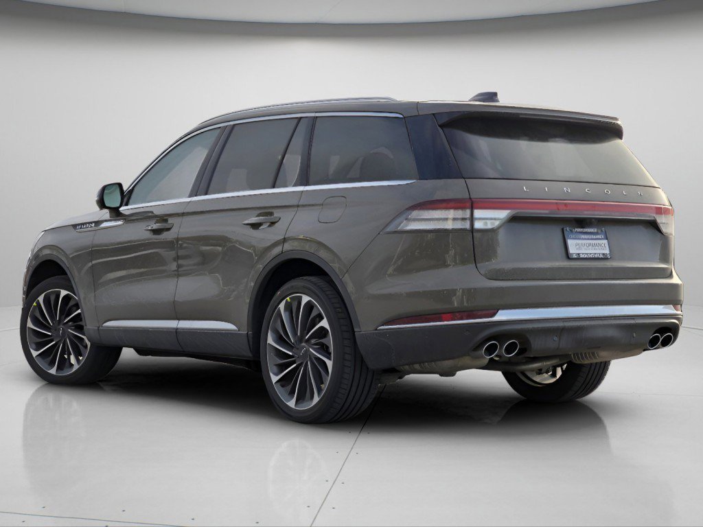 Used 2025 Lincoln Aviator Reserve w/ Equipment Group 201A image 18