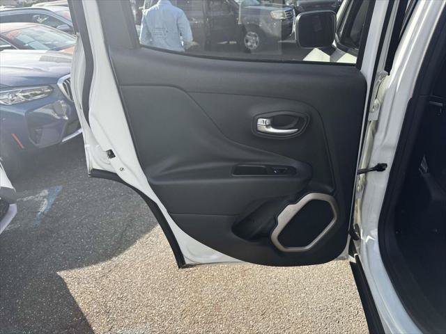 Used 2016 Jeep Renegade Limited AWD/4WD image 8