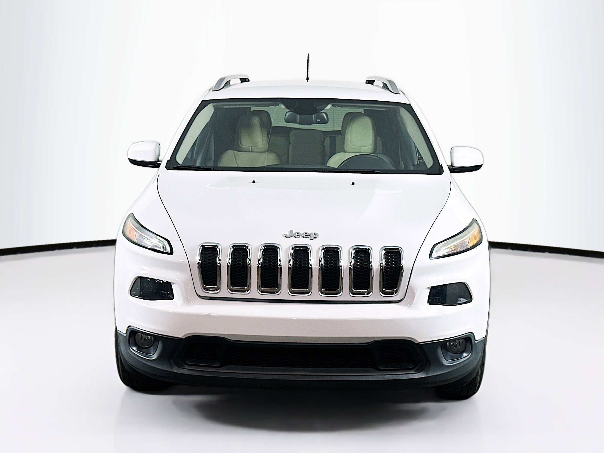 Used 2016 Jeep Cherokee Latitude w/ Comfort/Convenience Group FWD image 2