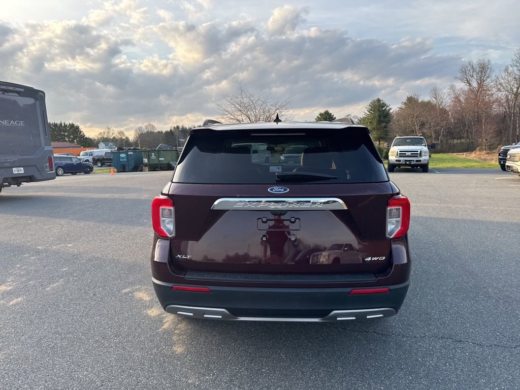 Used 2022 Ford Explorer XLT w/ Equipment Group 202A image 5