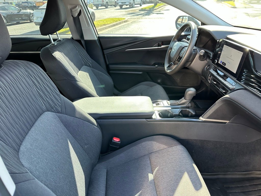 Used 2025 Toyota Camry LE w/ Convenience Package image 22