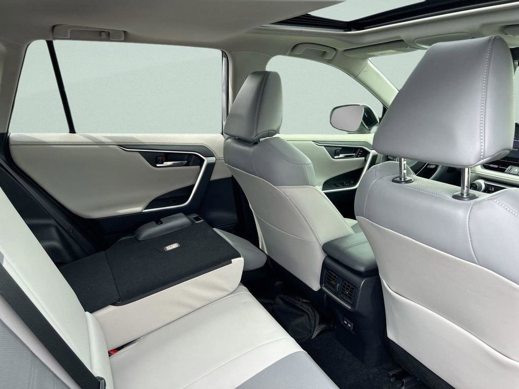Used 2022 Toyota RAV4 Limited image 22