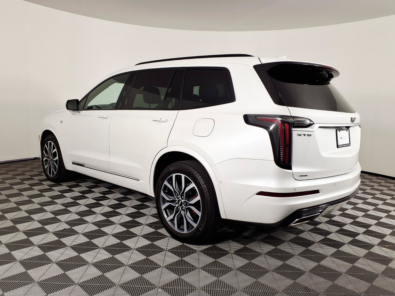 Certified 2024 Cadillac XT6 Sport w/ Platinum Package AWD/4WD image 6