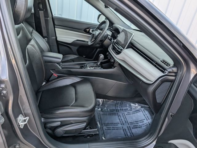 Used 2024 Jeep Compass Limited image 29