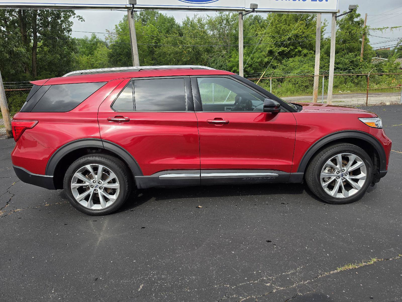 Used 2021 Ford Explorer Platinum w/ Equipment Group 601A AWD/4WD image 7