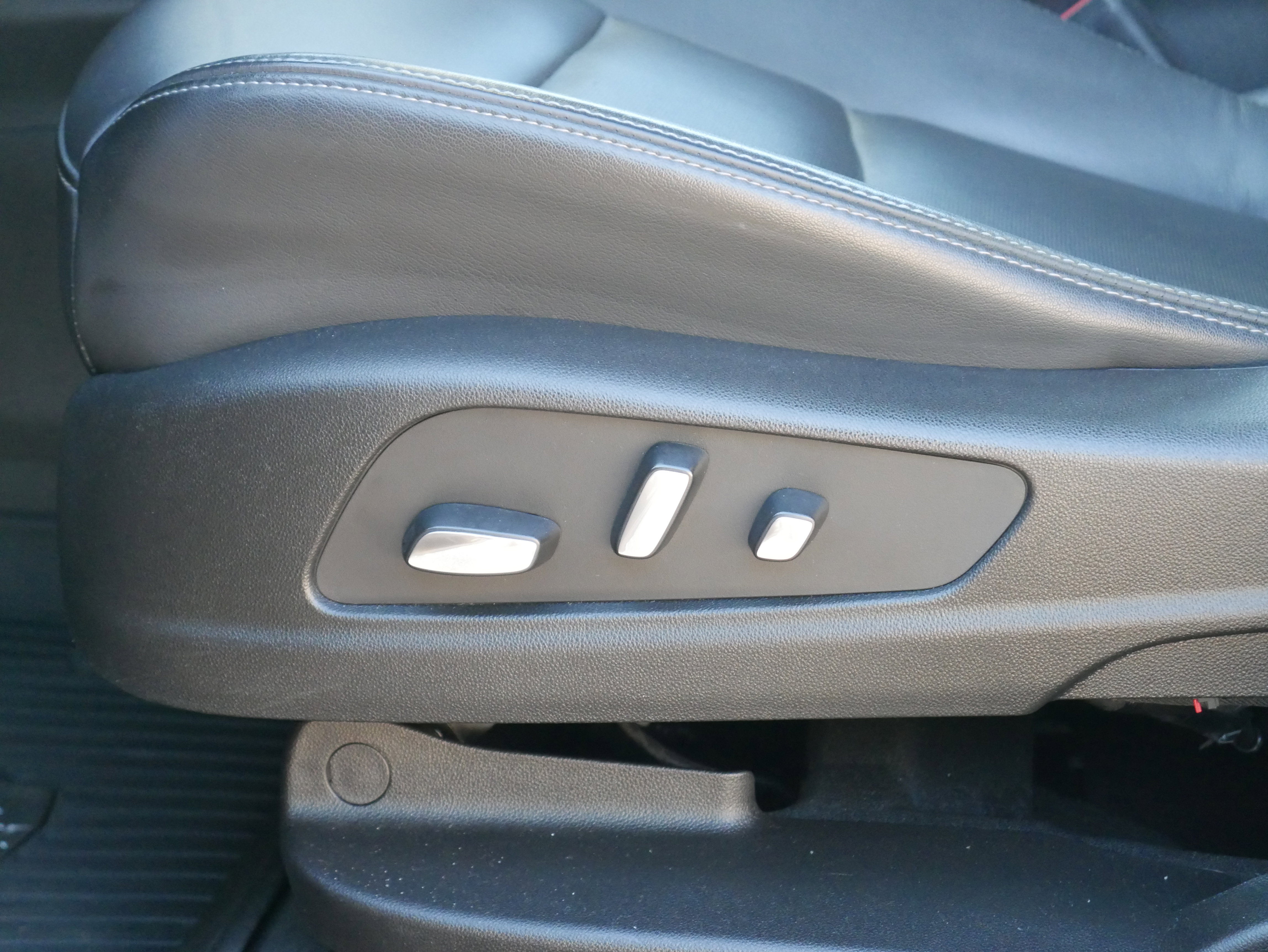 Certified 2024 Cadillac XT6 Sport w/ Technology Package image 14