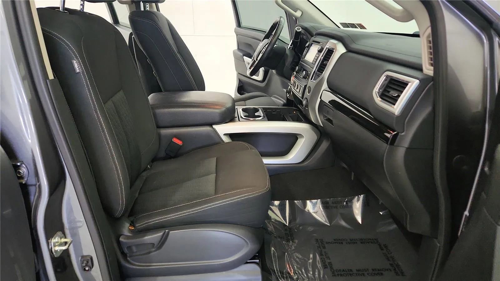 Used 2017 Nissan Titan SV AWD/4WD image 36