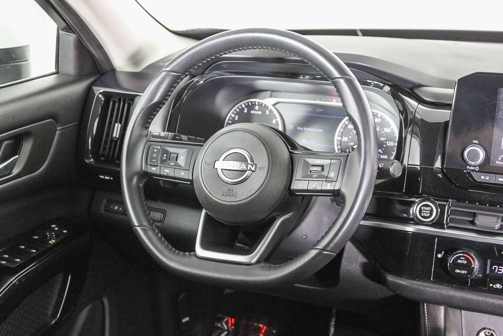 Used 2022 Nissan Pathfinder SV image 16
