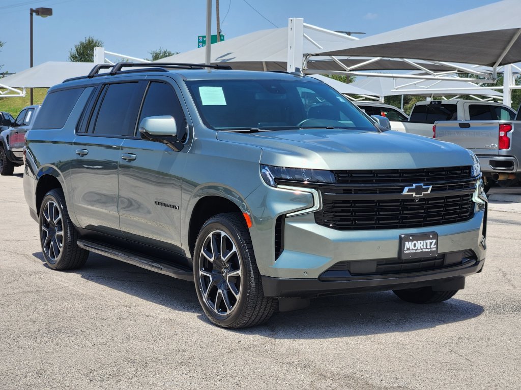 Used 2024 Chevrolet Suburban RST w/ Luxury Package AWD/4WD image 3