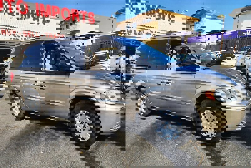 Used 2003 Chrysler Town & Country FWD image 34