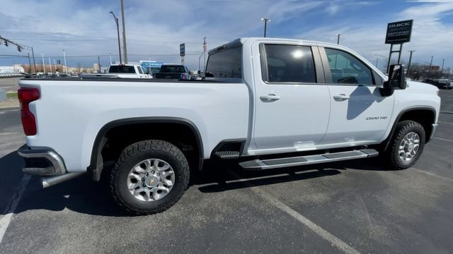 Used 2024 Chevrolet Silverado 2500 LT AWD/4WD image 2