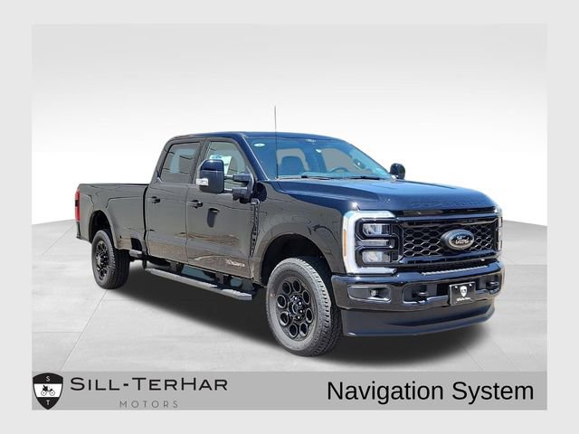 New 2025 Ford F350 Lariat w/ Black Appearance Package