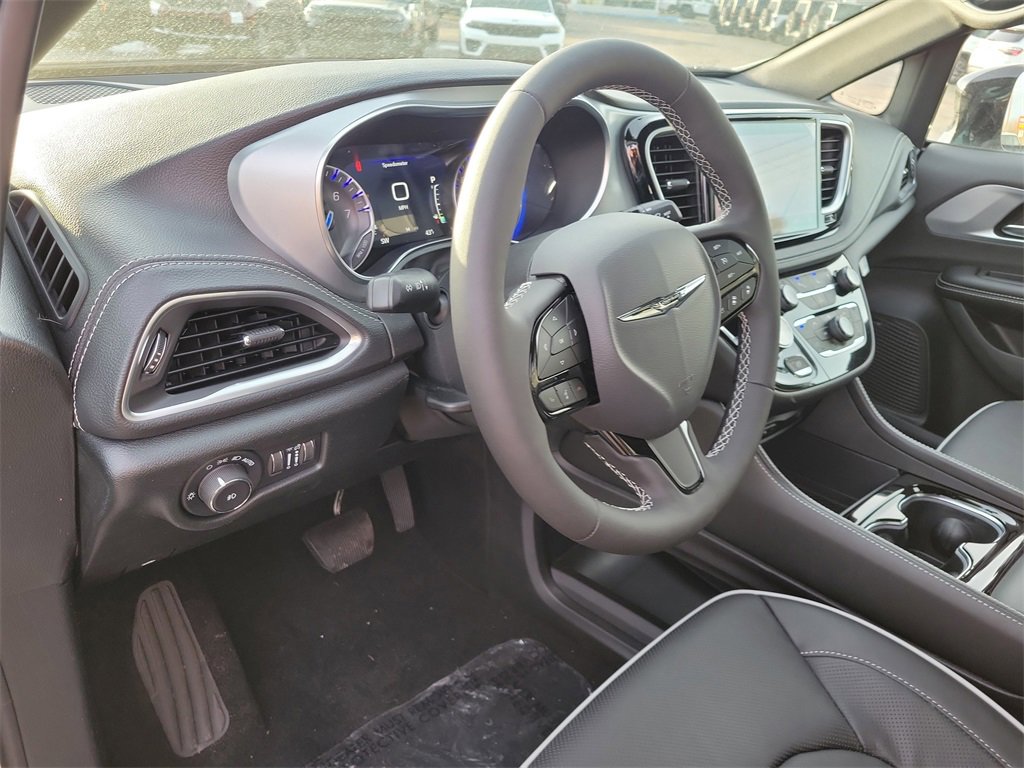 New 2026 Chrysler Pacifica Limited image 22